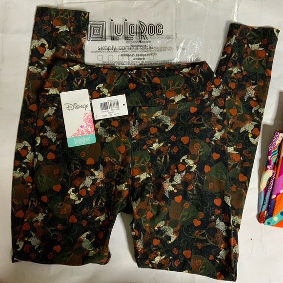 ❤️Soft Buttery Leggings Disney. NWT Queen of Hearts